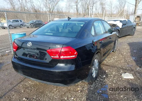 2015 Volkswagen Passat 1.8T Wolfsburg Edition z USA, uszkodzony, nr VIN 1VWAT7A31FC049421